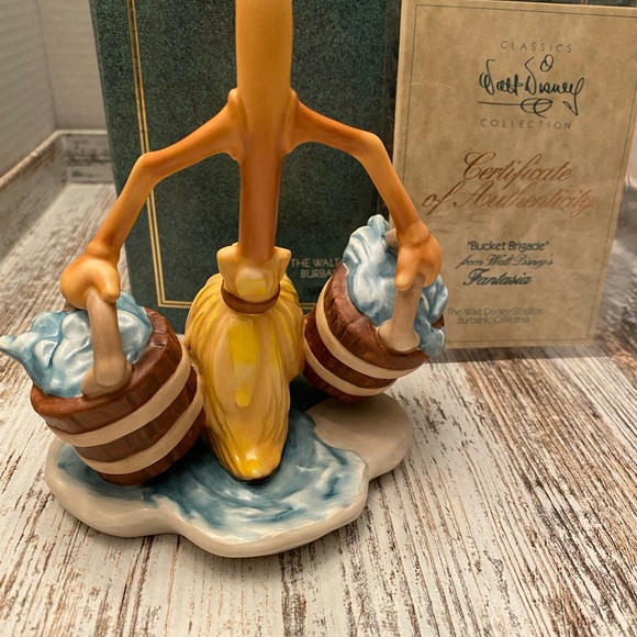 WDCC Bucket Brigade Broom - Disney Fantasia with Original Box and COA - Picture 2 of 7